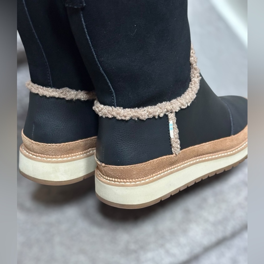 TOMS Makenna Black Leather Mid-Cath Shearling Boots Women’s 6 Style #10014172 - Picture 12 of 16